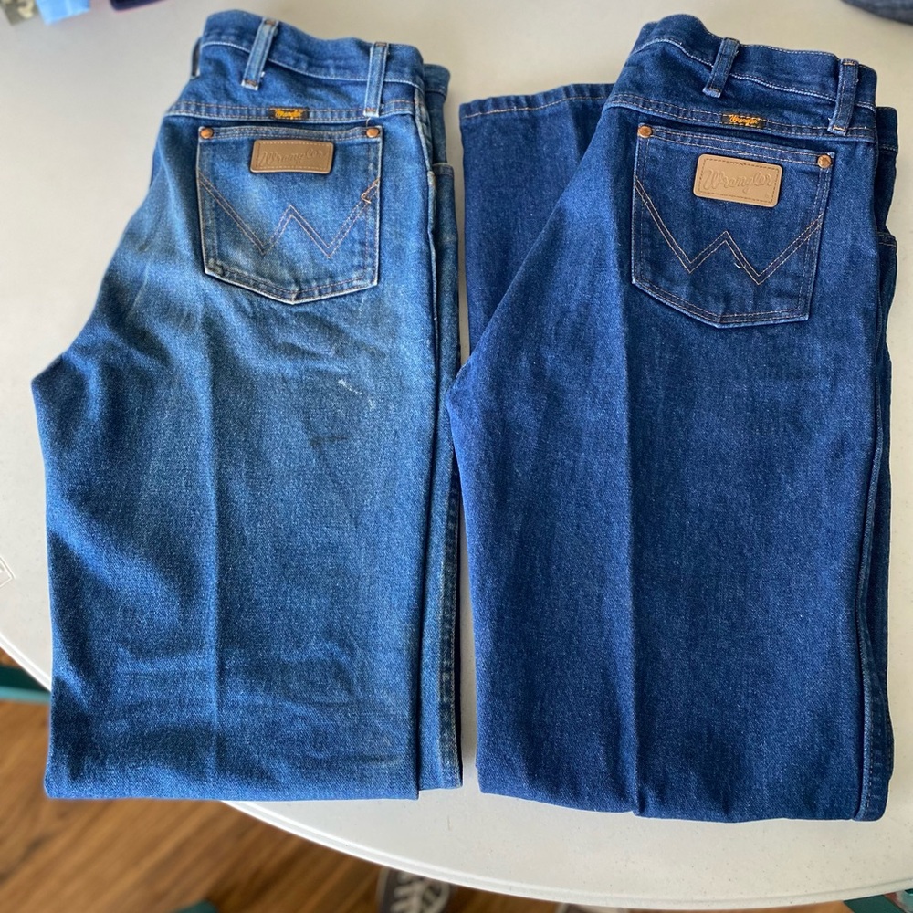 Wrangler Men's Relaxed Jeans - Medium Blue and Navy